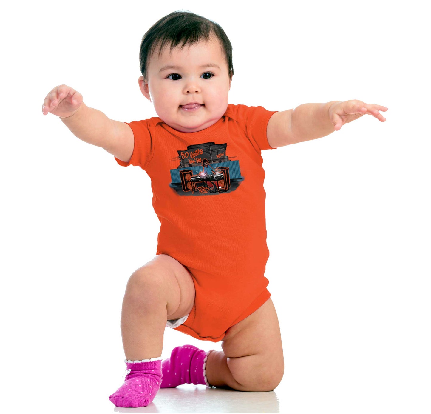 This shirt features a design inspired by urban art with a DJ mixing music and speakers playing. It's a celebration of 50 years of hip-hop and pays homage to its roots.